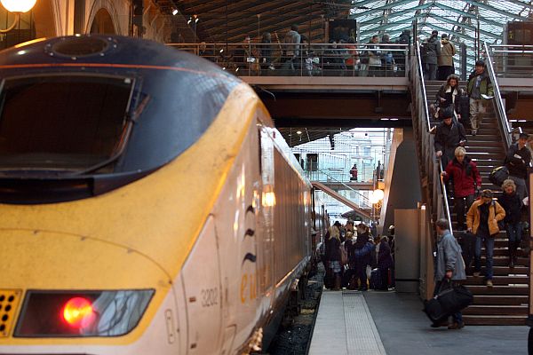 Vlak Eurostar na nádraží v Paříži.